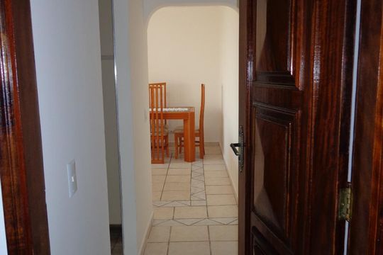 Corredor entrada de apartamento para alugar com 2 quartos, 55m² em Vila Firmiano Pinto, São Paulo