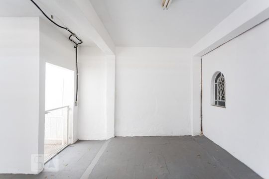 Garagem de casa para alugar com 4 quartos, 210m² em Jardim Peri Peri, São Paulo