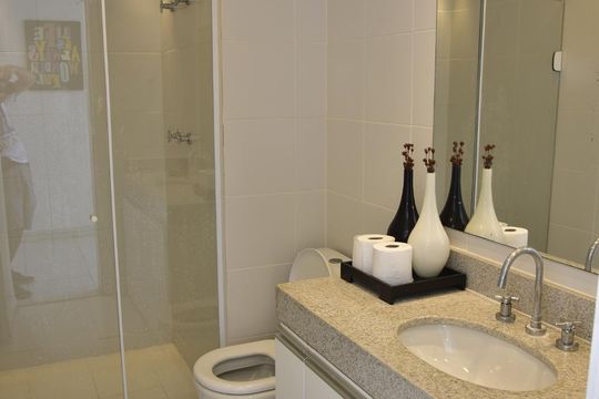 Banheiro da Cobertura de apartamento para alugar com 5 quartos, 321m² em Barra da Tijuca, Rio de Janeiro