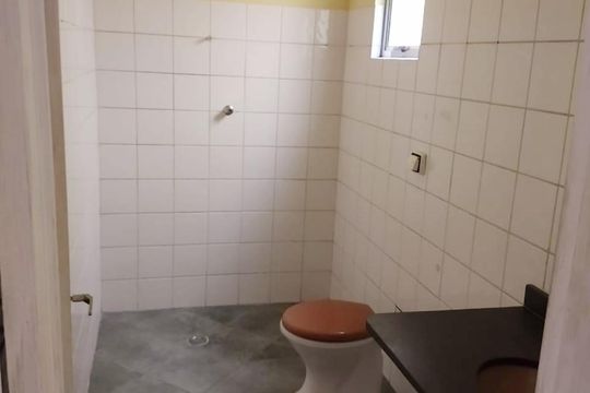 Banheiro de casa para alugar com 2 quartos, 190m² em Parque São Jorge, São Paulo