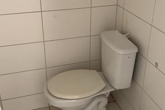 Banheiro de Serviço de apartamento para alugar com 3 quartos, 115m² em Setor Bueno, Goiânia