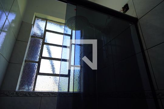 Banheiro de apartamento para alugar com 1 quarto, 33m² em Bom Fim, Porto Alegre