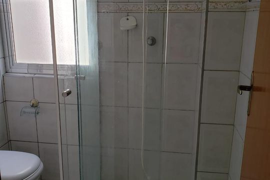 Banheiro de apartamento à venda com 1 quarto, 49m² em Vila Ester (zona Norte), São Paulo