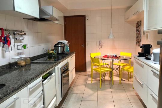 Cozinha de apartamento à venda com 4 quartos, 126m² em Perdizes, São Paulo