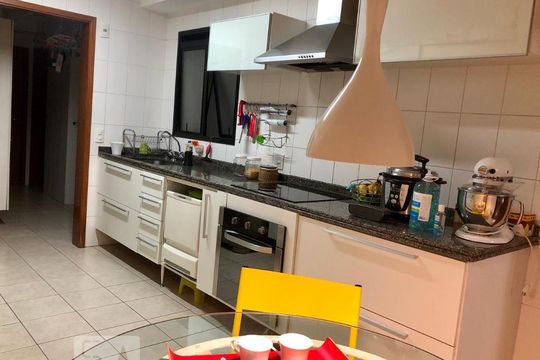 Cozinha de apartamento à venda com 4 quartos, 126m² em Perdizes, São Paulo
