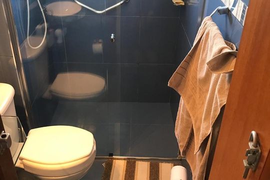 Banheiro de apartamento à venda com 2 quartos, 52m² em Jardim Peri, São Paulo