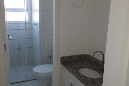 Banheiro de apartamento à venda com 2 quartos, 51m² em Jardim Nova Europa, Campinas