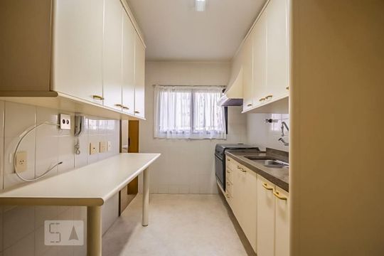 Cozinha de apartamento para alugar com 2 quartos, 124m² em Brooklin Paulista, São Paulo