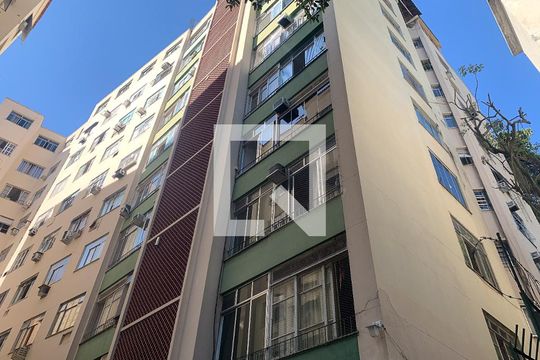 Fachada do Prédio de apartamento para alugar com 1 quarto, 45m² em Centro, Rio de Janeiro