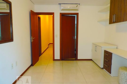 Suite 1 de apartamento para alugar com 2 quartos, 170m² em Campeche, Florianópolis