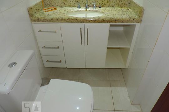 Lavabo de apartamento para alugar com 2 quartos, 170m² em Campeche, Florianópolis