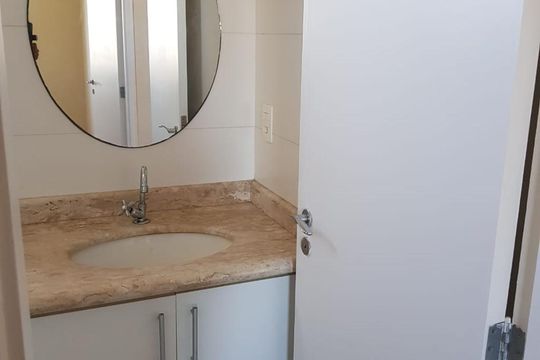 Banheiro de apartamento à venda com 3 quartos, 70m² em Jardim Antonio Von Zuben, Campinas