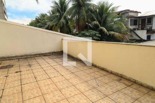 Quintal de casa à venda com 5 quartos, 300m² em Anil, Rio de Janeiro