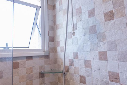 Banheiro Social de apartamento para alugar com 2 quartos, 53m² em Vila Anastácio, São Paulo