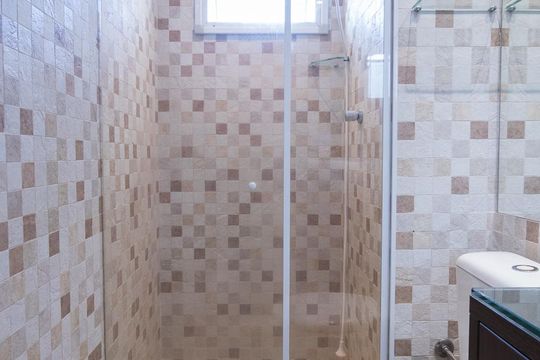 Banheiro Social de apartamento para alugar com 2 quartos, 53m² em Vila Anastácio, São Paulo
