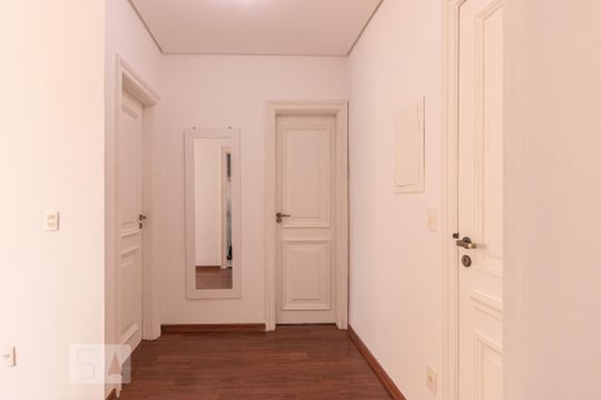 Corredor de apartamento para alugar com 1 quarto, 60m² em Bela Vista, São Paulo