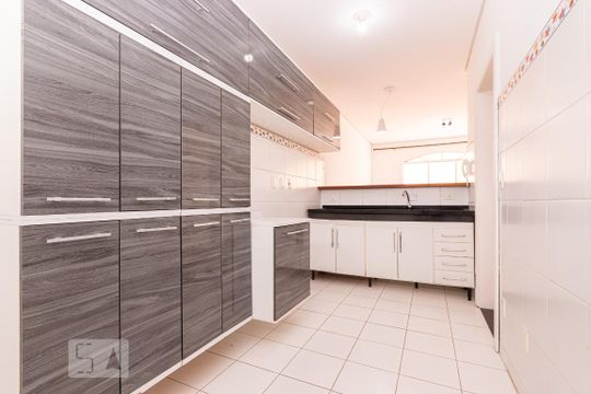 Cozinha de apartamento para alugar com 1 quarto, 60m² em Bela Vista, São Paulo