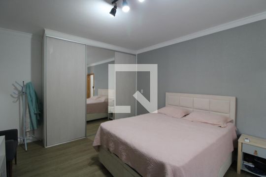 Suíte de casa à venda com 4 quartos, 300m² em Vila Arriete, São Paulo