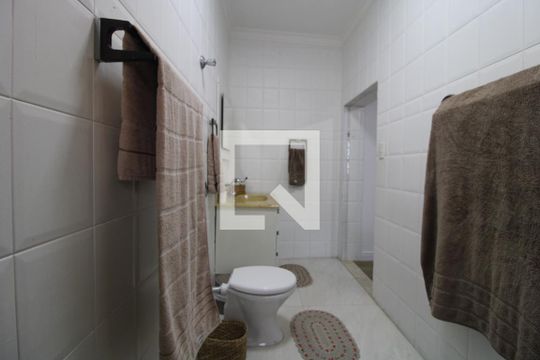Banheiro da suíte de casa para alugar com 4 quartos, 300m² em Vila Arriete, São Paulo