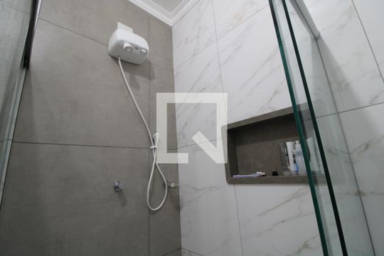 Chuveiro banheiro comum de casa para alugar com 4 quartos, 300m² em Vila Arriete, São Paulo