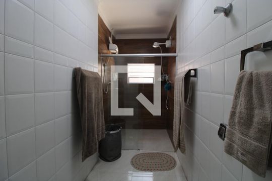 Banheiro da suíte de casa para alugar com 4 quartos, 300m² em Vila Arriete, São Paulo