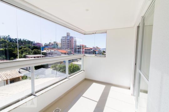 Sacada de apartamento para alugar com 2 quartos, 79m² em Praia Comprida, São José