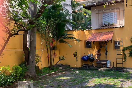 Quintal  de casa à venda com 2 quartos, 110m² em Vila Olímpia, São Paulo