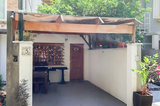 Fachada  de casa à venda com 2 quartos, 110m² em Vila Olímpia, São Paulo