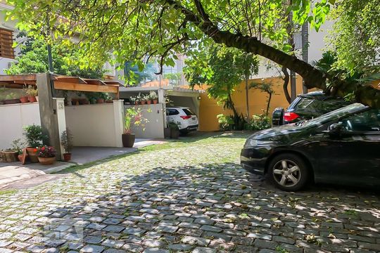 Estacionamento  de casa à venda com 2 quartos, 110m² em Vila Olímpia, São Paulo