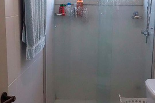 Banheiro de casa de condomínio à venda com 2 quartos, 80m² em Tristeza, Porto Alegre