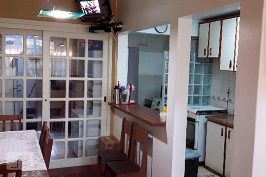 Sala de casa de condomínio à venda com 2 quartos, 80m² em Tristeza, Porto Alegre