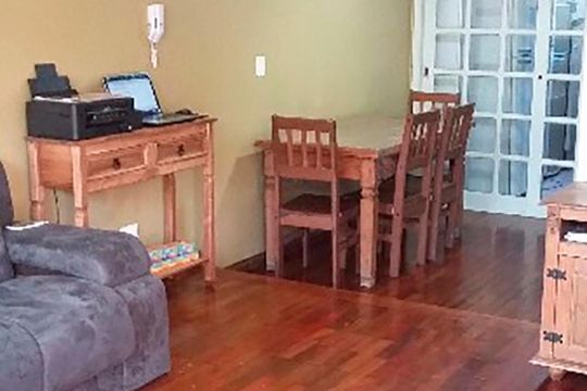 Sala de casa de condomínio à venda com 2 quartos, 80m² em Tristeza, Porto Alegre