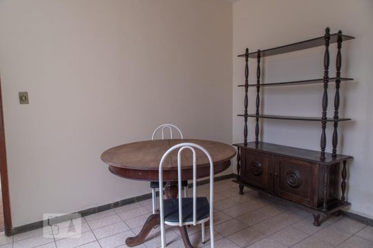 Casa à venda com 3 quartos, 380m² em Coração Eucarístico, Belo Horizonte