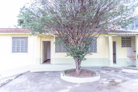 Casa à venda com 3 quartos, 380m² em Coração Eucarístico, Belo Horizonte
