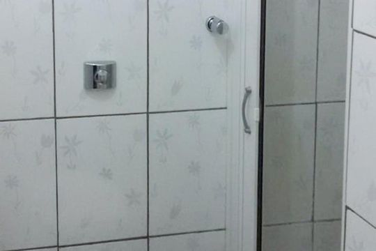 Banheiro de kitnet/studio para alugar com 1 quarto, 30m² em Bela Vista, São Paulo