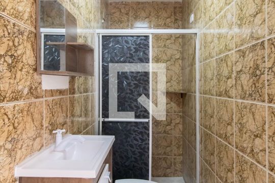Banheiro de casa para alugar com 1 quarto, 55m² em Jardim Bom Clima, Guarulhos