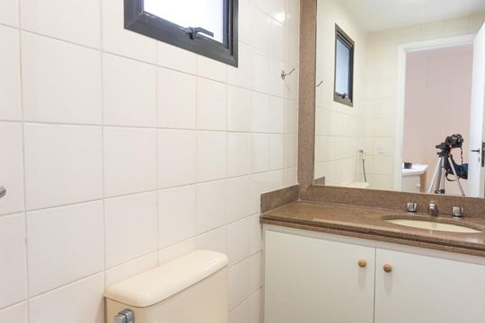 Banheiro da suíte  de apartamento à venda com 2 quartos, 80m² em Higienópolis, São Paulo