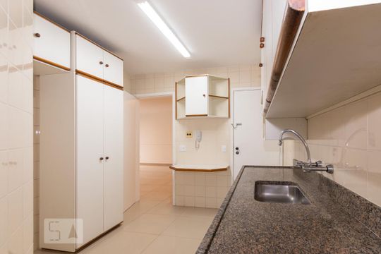 Cozinha  de apartamento à venda com 2 quartos, 80m² em Higienópolis, São Paulo