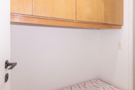 Quarto de serviço  de apartamento à venda com 2 quartos, 80m² em Higienópolis, São Paulo