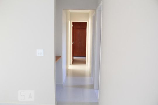 Corredor de apartamento para alugar com 3 quartos, 101m² em Vila Helena, Jundiaí