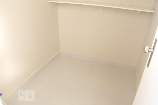 Dispensa de apartamento para alugar com 3 quartos, 101m² em Vila Helena, Jundiaí