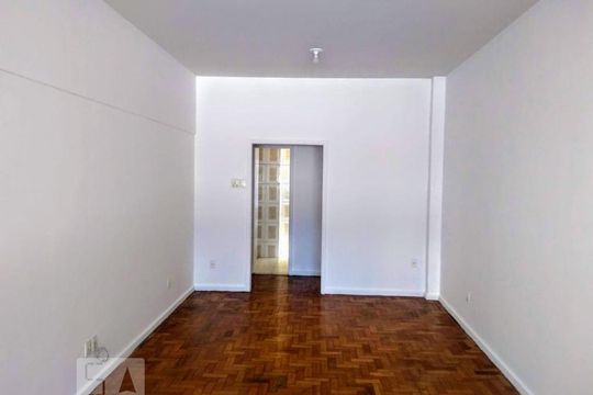Sala de kitnet/studio para alugar com 1 quarto, 35m² em Centro, Rio de Janeiro