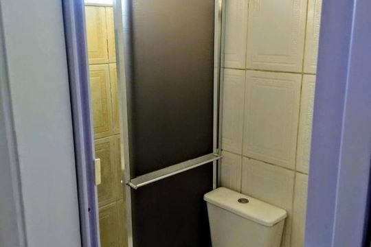 Banheiro de kitnet/studio para alugar com 1 quarto, 35m² em Centro, Rio de Janeiro