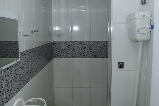 Banheiro de casa de condomínio à venda com 2 quartos, 90m² em Freguesia, Rio de Janeiro