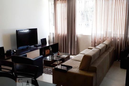 Sala de casa para alugar com 4 quartos, 220m² em Vila Canero, São Paulo
