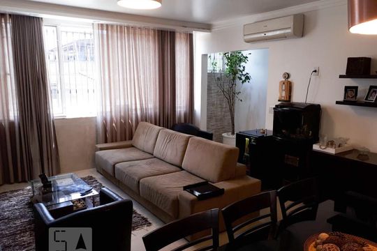 Casa para alugar com 4 quartos, 220m² em Vila Canero, São Paulo