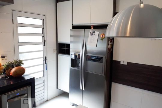 Cozinha de casa para alugar com 4 quartos, 220m² em Vila Canero, São Paulo