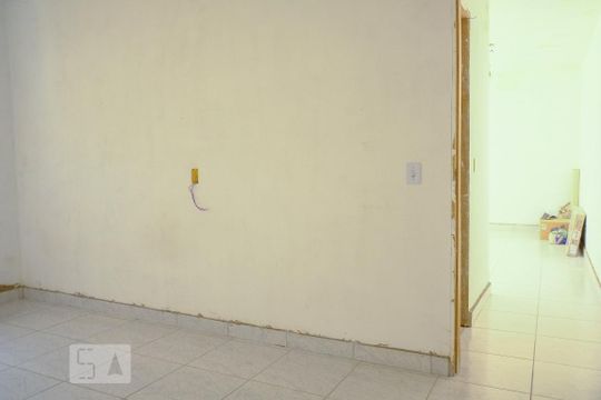 Quarto de casa para alugar com 1 quarto, 45m² em Jardim Iva, São Paulo