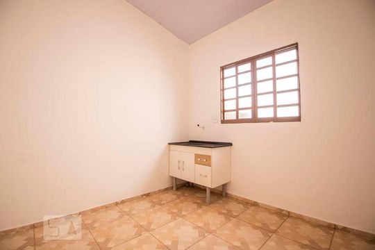 cozinha de apartamento para alugar com 1 quarto, 60m² em Jardim Santa Lúcia, Campinas