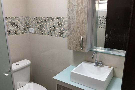 Banheiro de casa para alugar com 1 quarto, 60m² em Vila Santa Maria, São Paulo